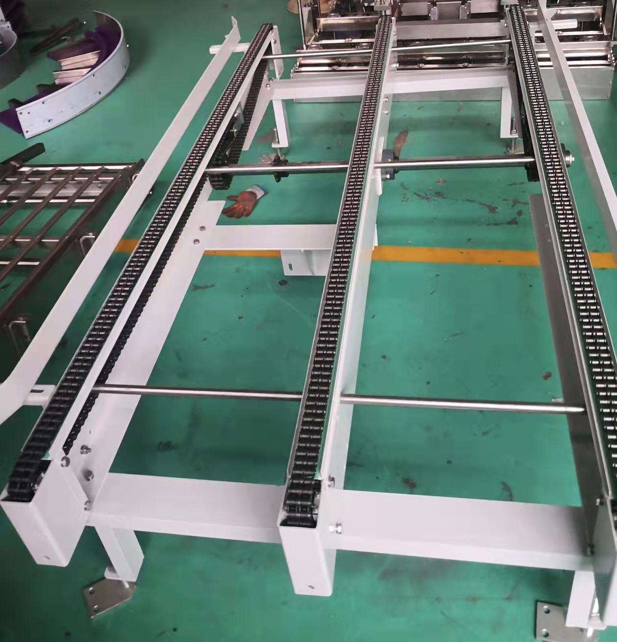  纸板垛栈式输送机